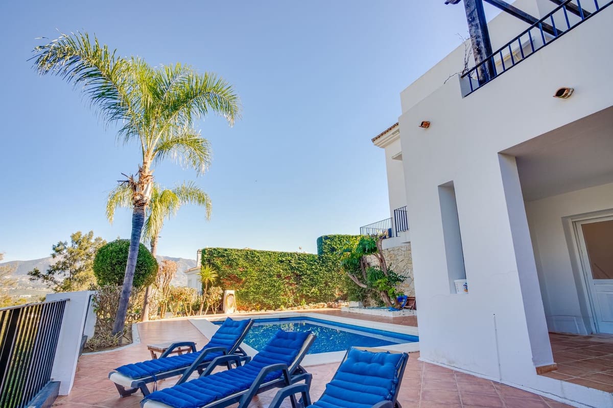 4 bedroom Villa for sale in La Cala Golf with pool - € 1,950,000 (Ref: 9516602)