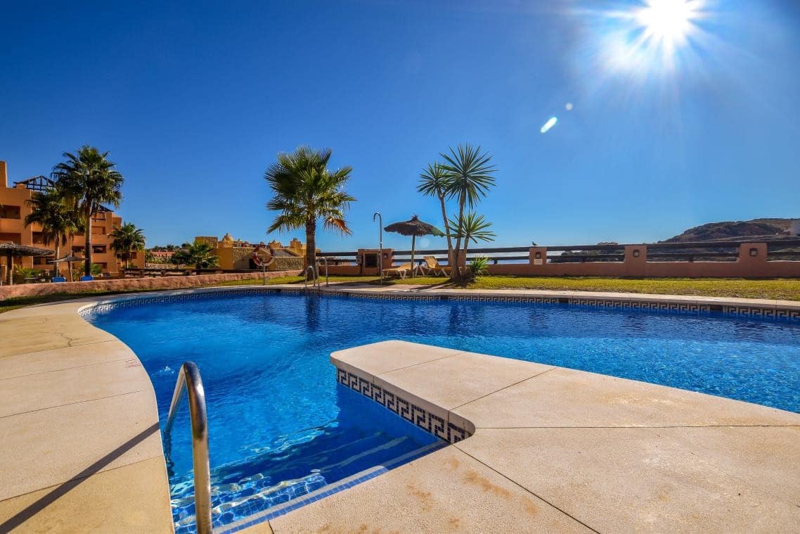 2 chambre Appartement à vendre à La Duquesa / Puerto de la Duquesa avec piscine - 325 000 € (Ref: 9559780)