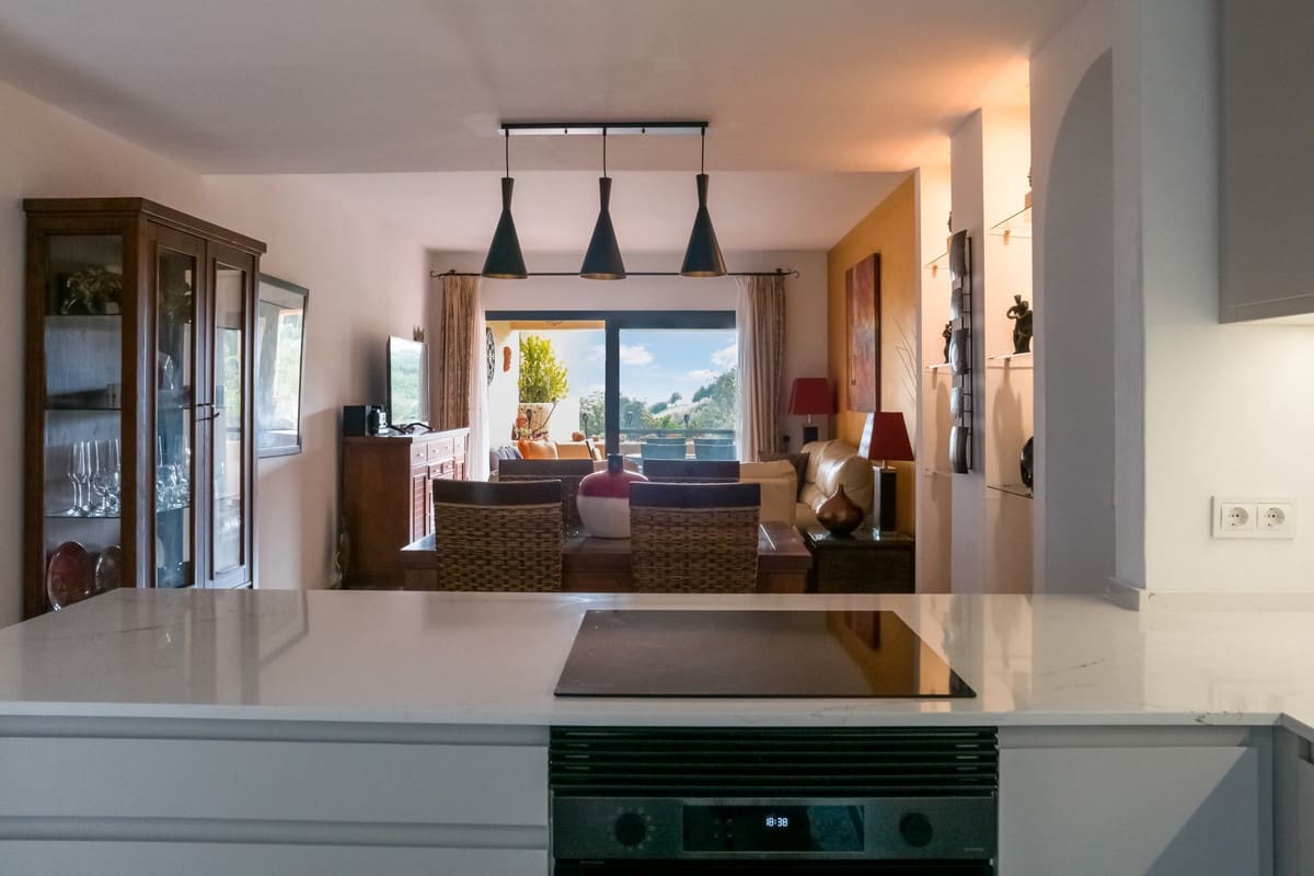 2 chambre Appartement à vendre à La Duquesa / Puerto de la Duquesa avec piscine - 325 000 € (Ref: 9559780)