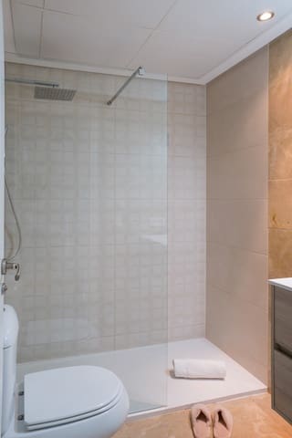 2 chambre Appartement à vendre à La Duquesa / Puerto de la Duquesa, Manilva avec piscine - 325 000 € (Ref: 9559780)