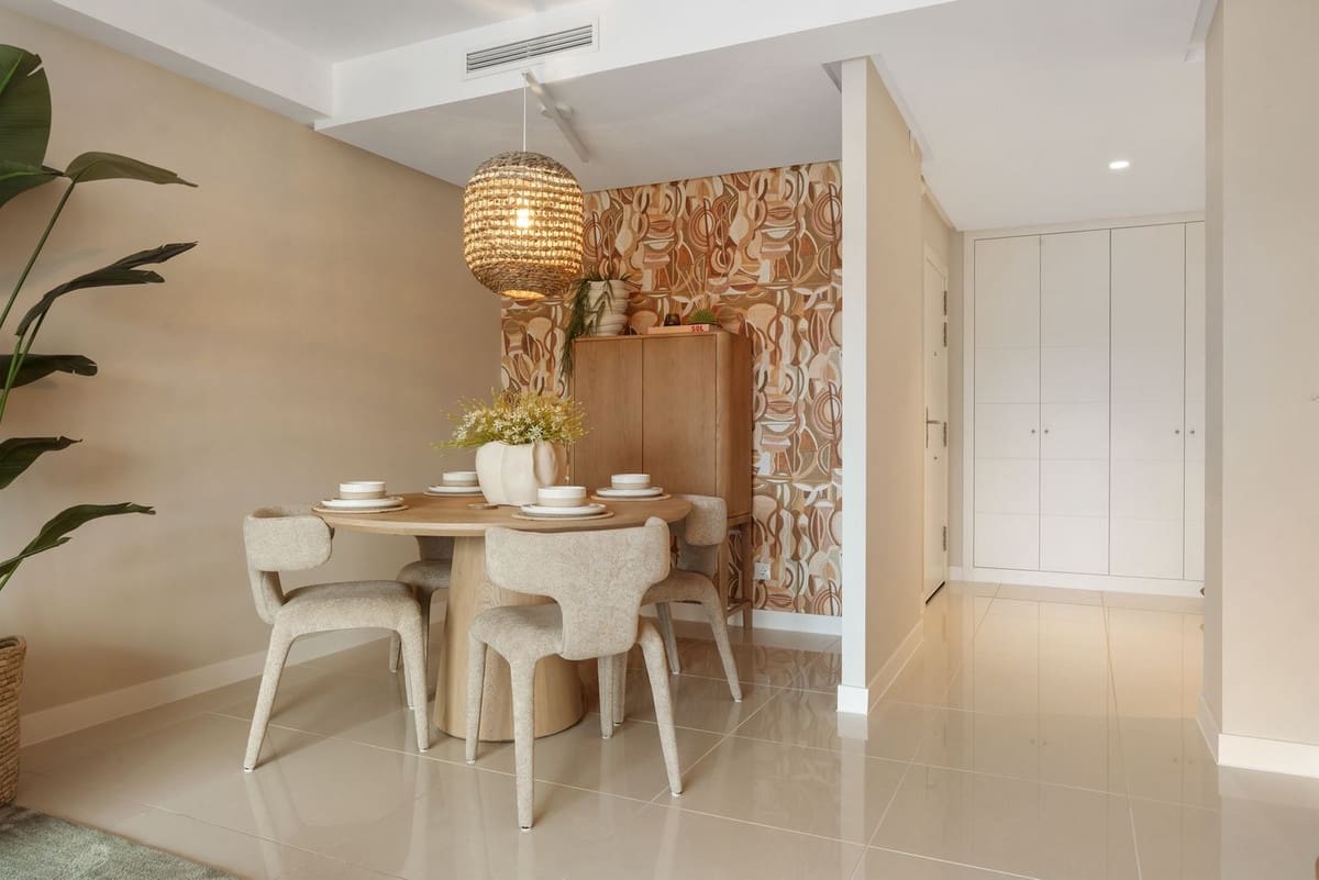 2 bedroom Apartment for sale in Estepona with pool - € 330,000 (Ref: 9559781)