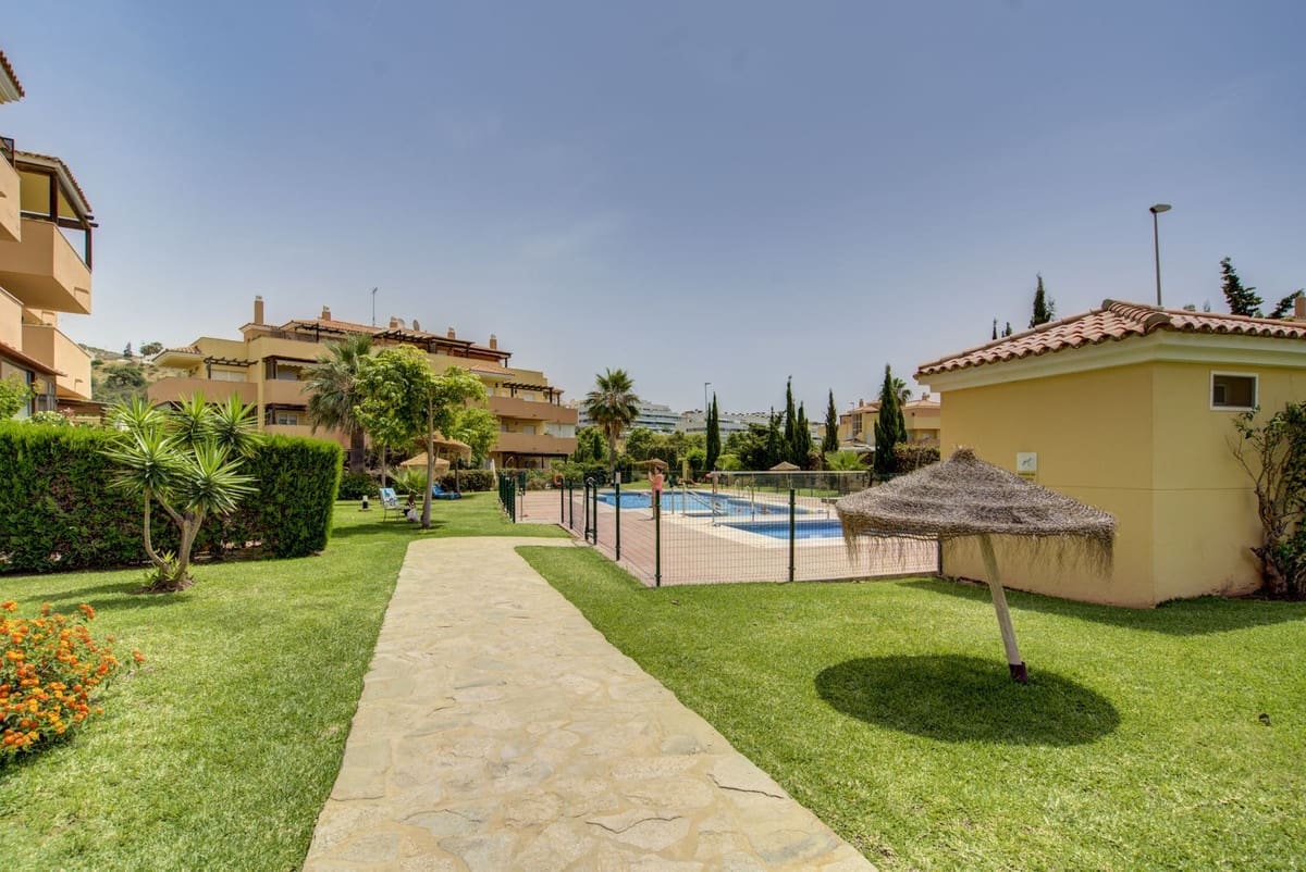 2 bedroom Apartment for sale in La Cala de Mijas - € 359,900 (Ref: 9559782)
