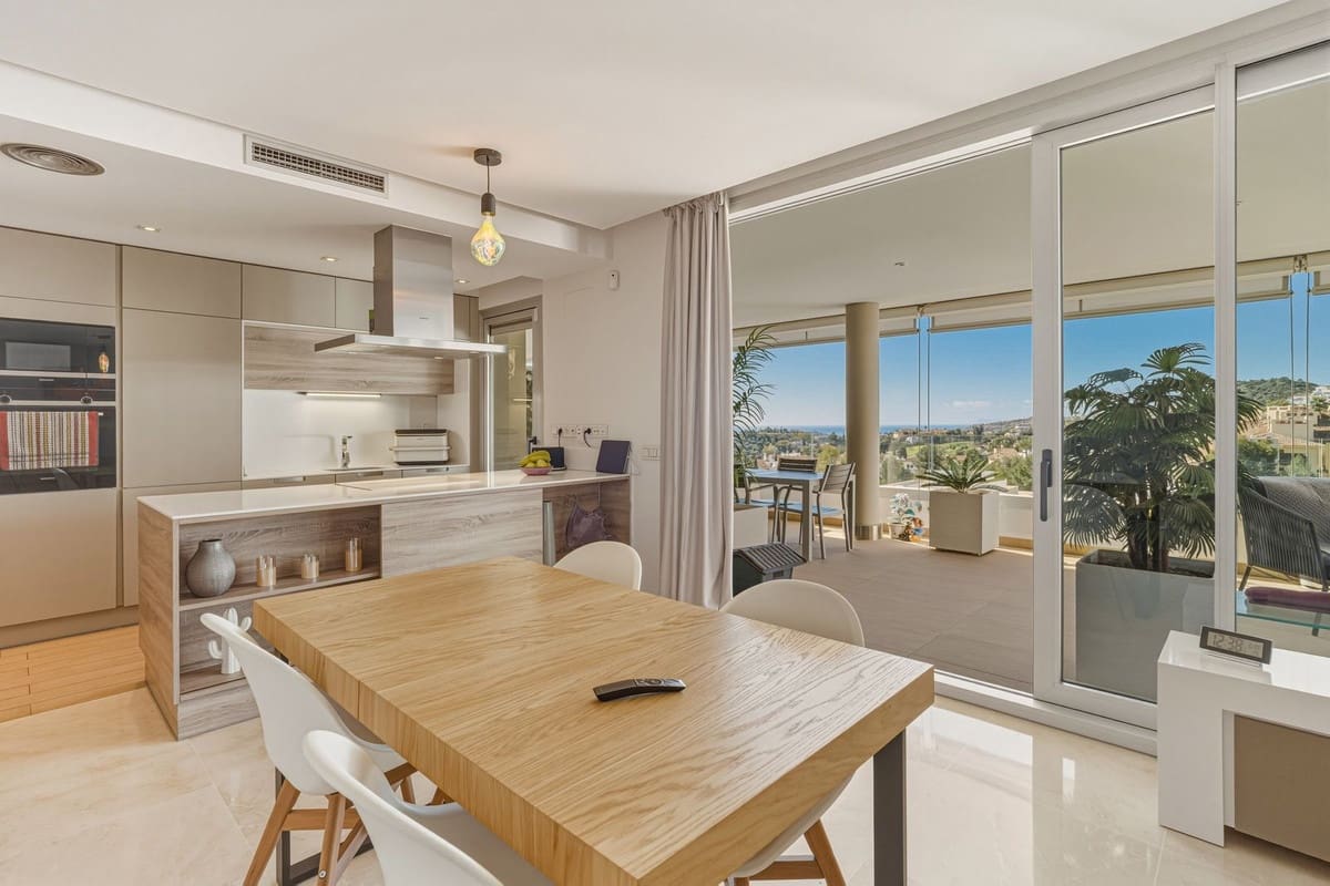 3 bedroom Apartment for sale in Benahavis with pool - € 649,000 (Ref: 9631516)