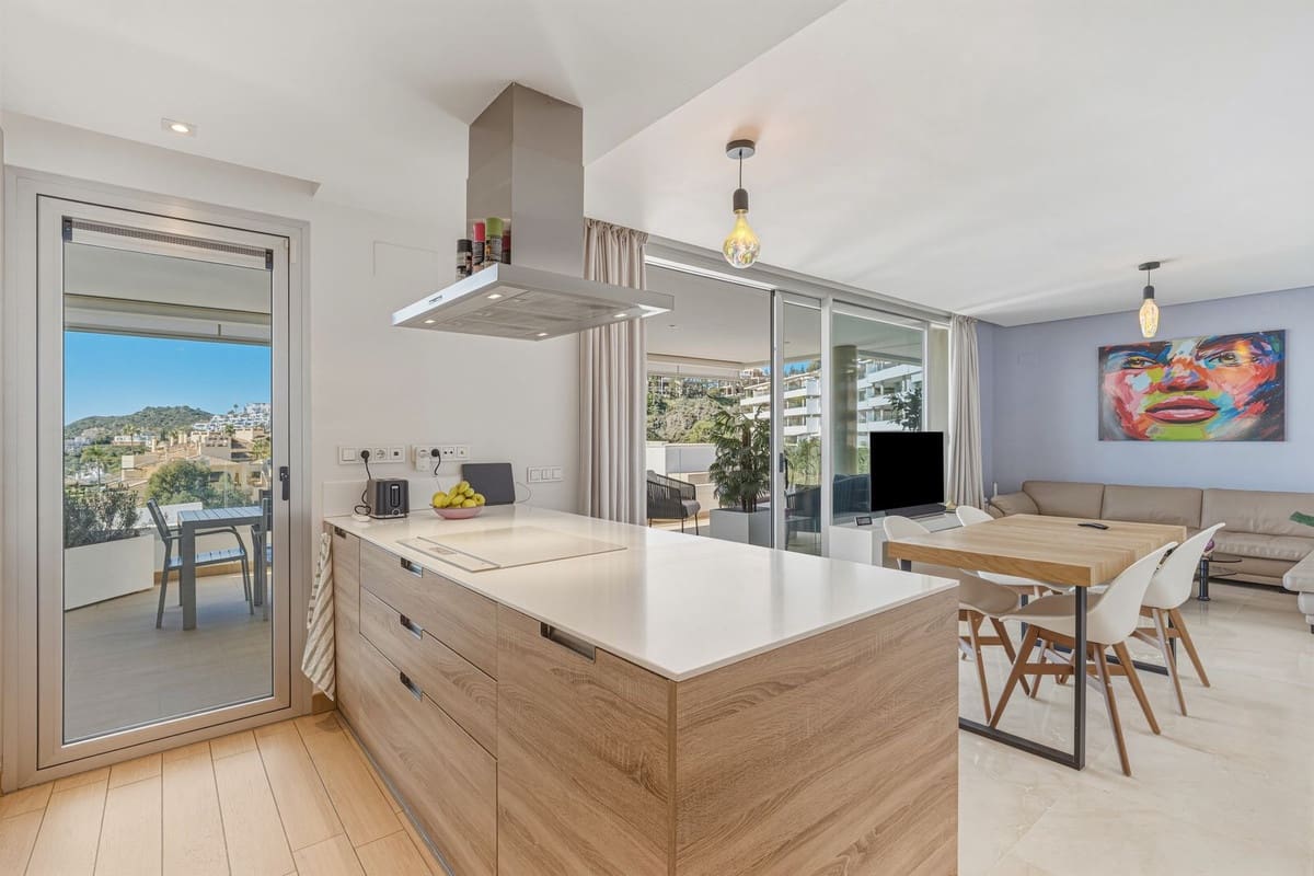 3 bedroom Apartment for sale in Benahavis with pool - € 649,000 (Ref: 9631516)