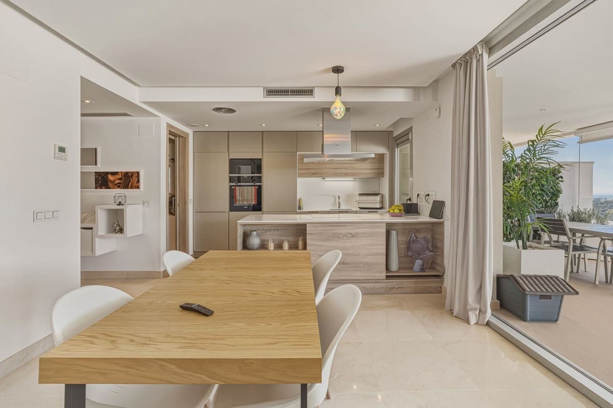 3 bedroom Apartment for sale in Benahavis with pool - € 649,000 (Ref: 9631516)