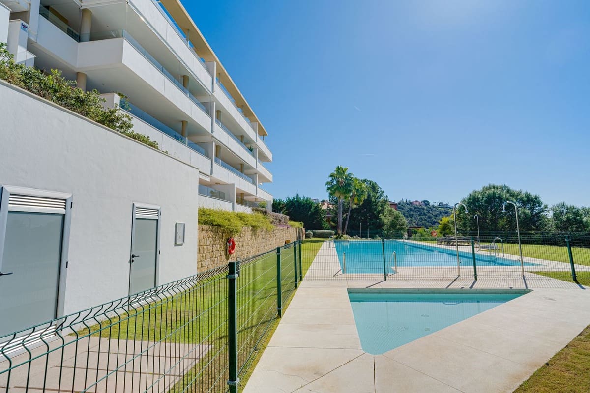 3 bedroom Apartment for sale in Benahavis with pool - € 649,000 (Ref: 9631516)