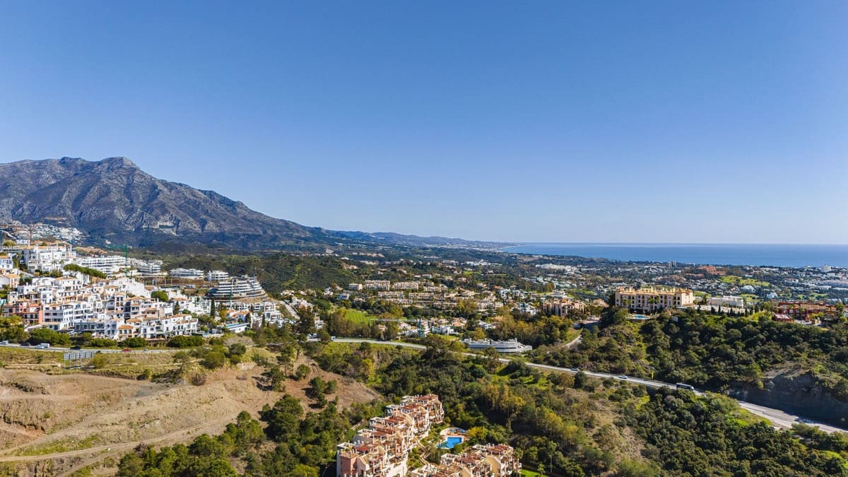 3 bedroom Apartment for sale in Benahavis with pool - € 649,000 (Ref: 9631516)