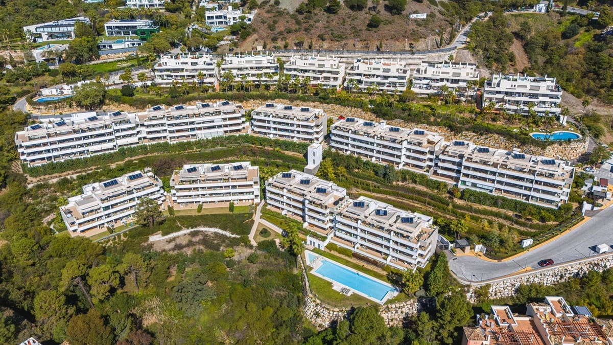 3 bedroom Apartment for sale in Benahavis with pool - € 649,000 (Ref: 9631516)