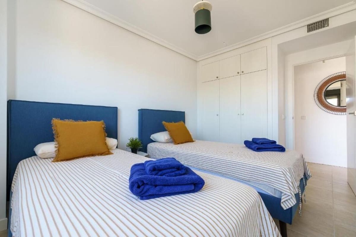 2 bedroom Penthouse for sale in Estepona with pool - € 450,000 (Ref: 9650559)
