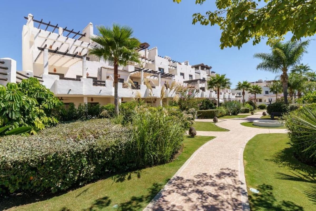 2 bedroom Penthouse for sale in Estepona with pool - € 450,000 (Ref: 9650559)