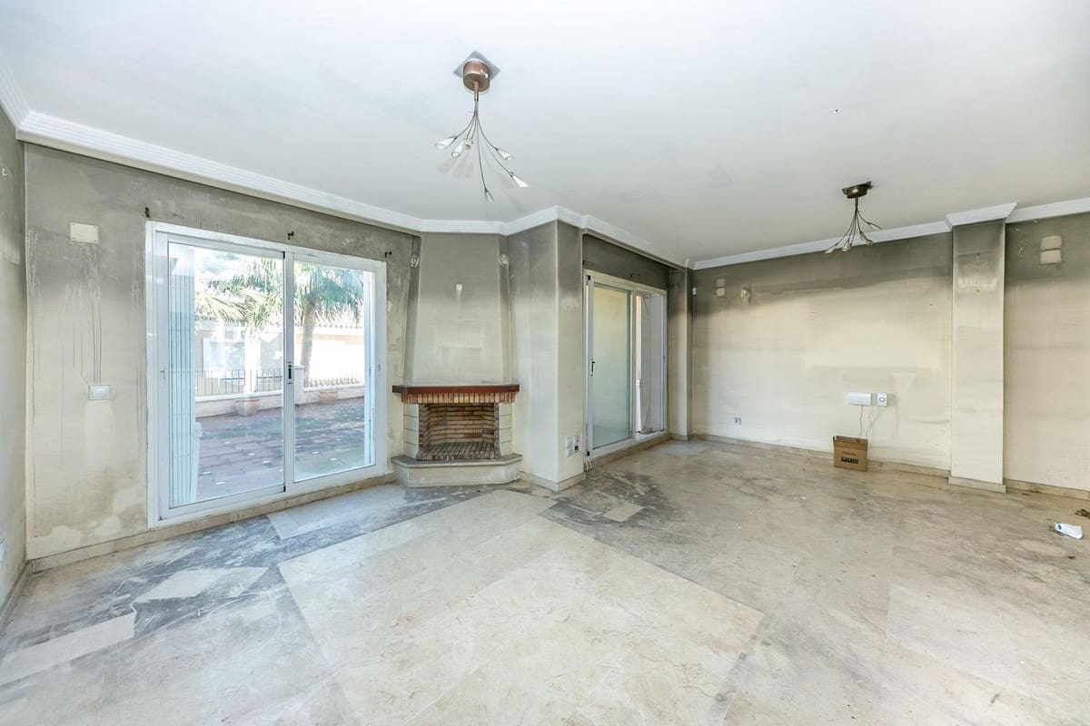 3 soverom Hus til salgs i La Duquesa / Puerto de la Duquesa - € 369 000 (Ref: 9650560)