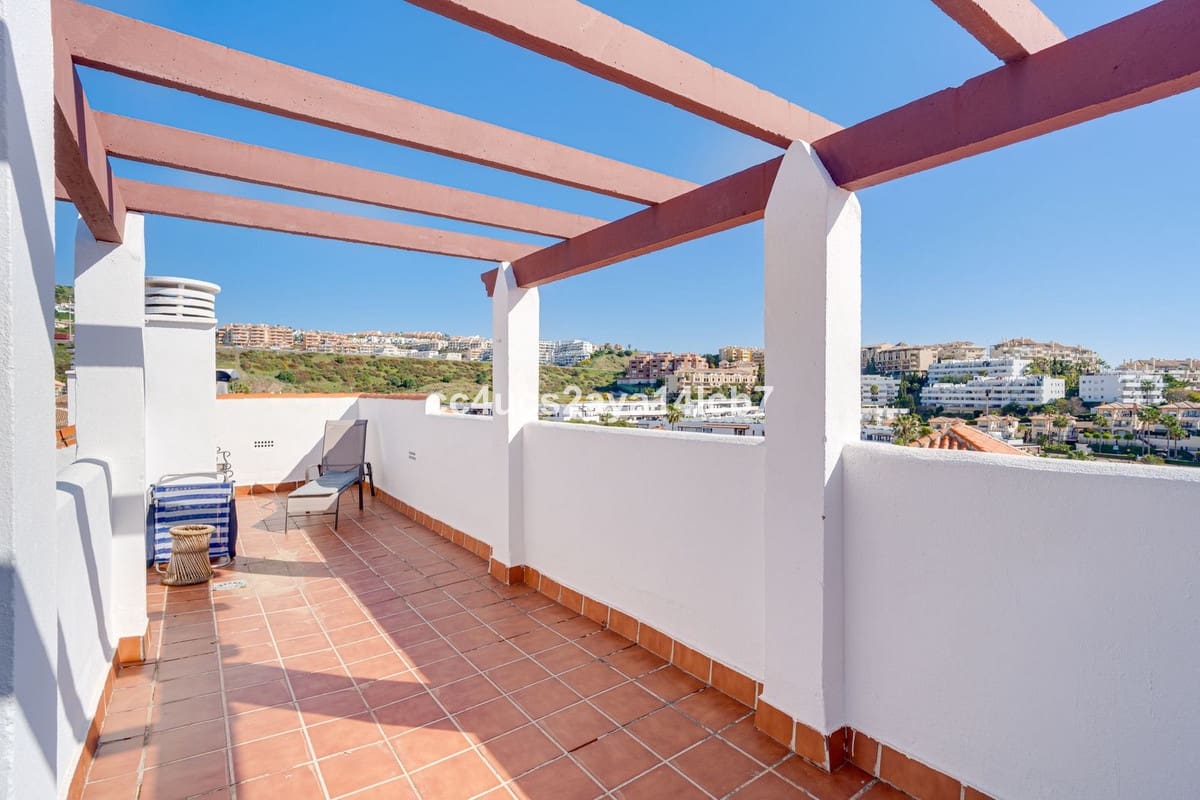 2 bedroom Penthouse for sale in Riviera del Sol with pool - € 335,000 (Ref: 9729521)