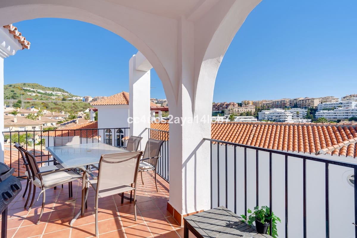 2 bedroom Penthouse for sale in Riviera del Sol with pool - € 335,000 (Ref: 9729521)