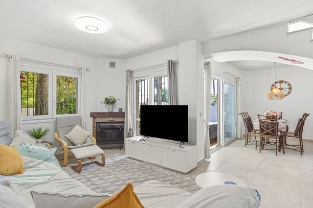 3 makuuhuone Omakotitalo myytävänä paikassa Calahonda, Mijas mukana uima-altaan - 495 000 € (Ref: 9753712)