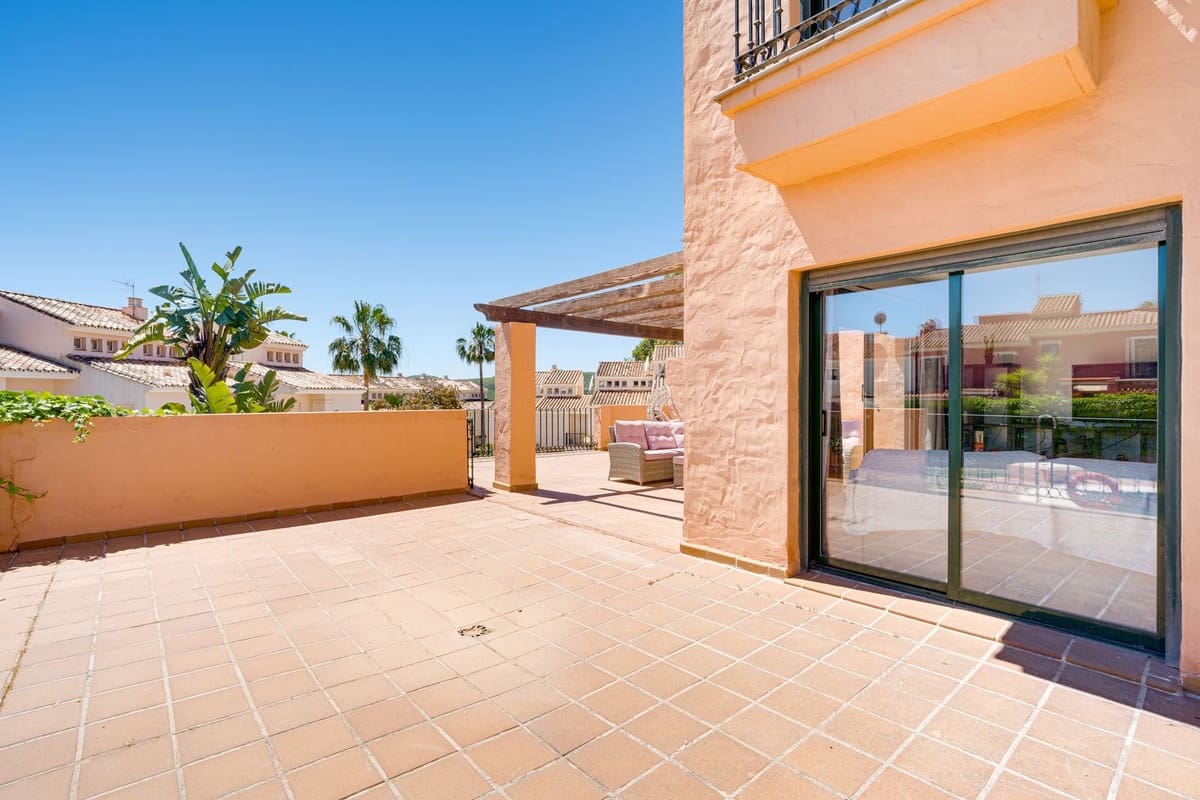 4 camera da letto Casa in vendita in La Duquesa / Puerto de la Duquesa con piscina - 495.000 € (Rif: 9778936)
