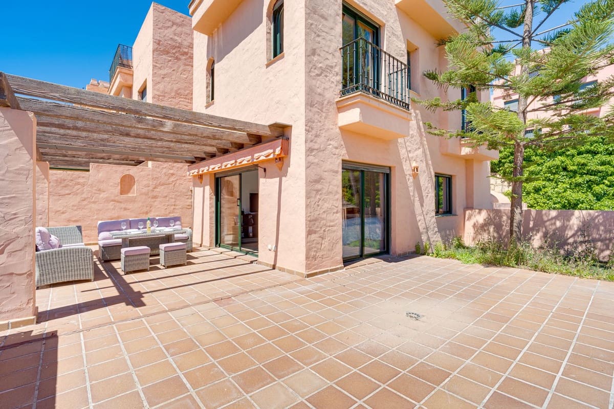 4 camera da letto Casa in vendita in La Duquesa / Puerto de la Duquesa con piscina - 495.000 € (Rif: 9778936)