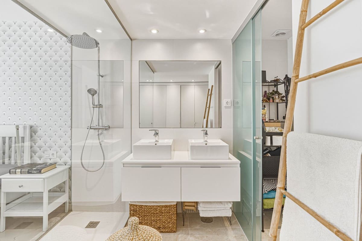 3 bedroom Apartment for sale in Benahavis with pool - € 665,000 (Ref: 9786774)