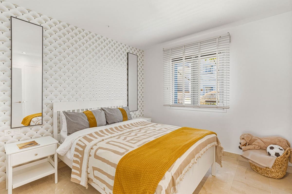 3 bedroom Apartment for sale in Benahavis with pool - € 665,000 (Ref: 9786774)