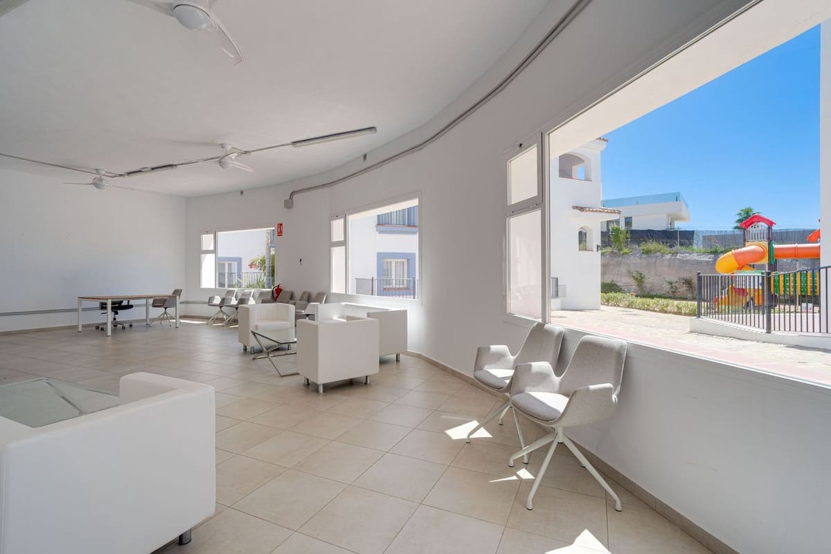 3 bedroom Apartment for sale in Benahavis with pool - € 665,000 (Ref: 9786774)
