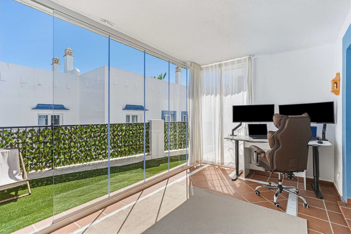 3 bedroom Apartment for sale in Benahavis with pool - € 665,000 (Ref: 9786774)