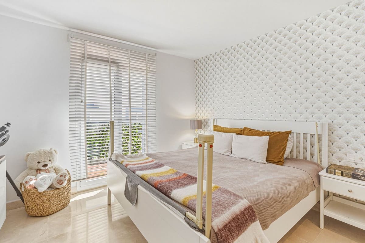 3 bedroom Apartment for sale in Benahavis with pool - € 665,000 (Ref: 9786774)