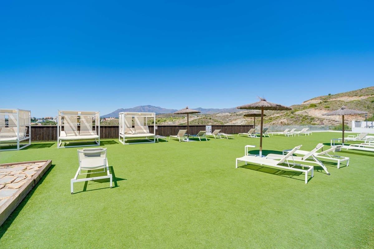 3 bedroom Apartment for sale in Benahavis with pool - € 665,000 (Ref: 9786774)