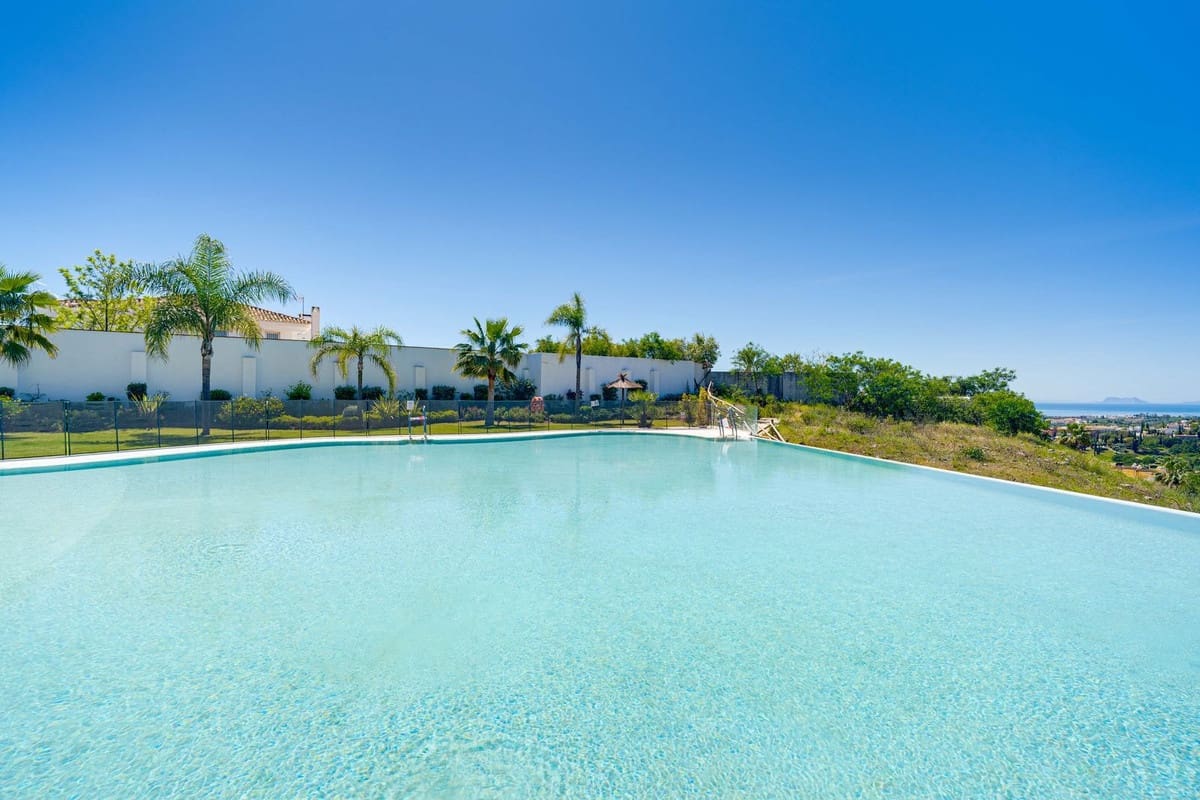 3 bedroom Apartment for sale in Benahavis with pool - € 665,000 (Ref: 9786774)