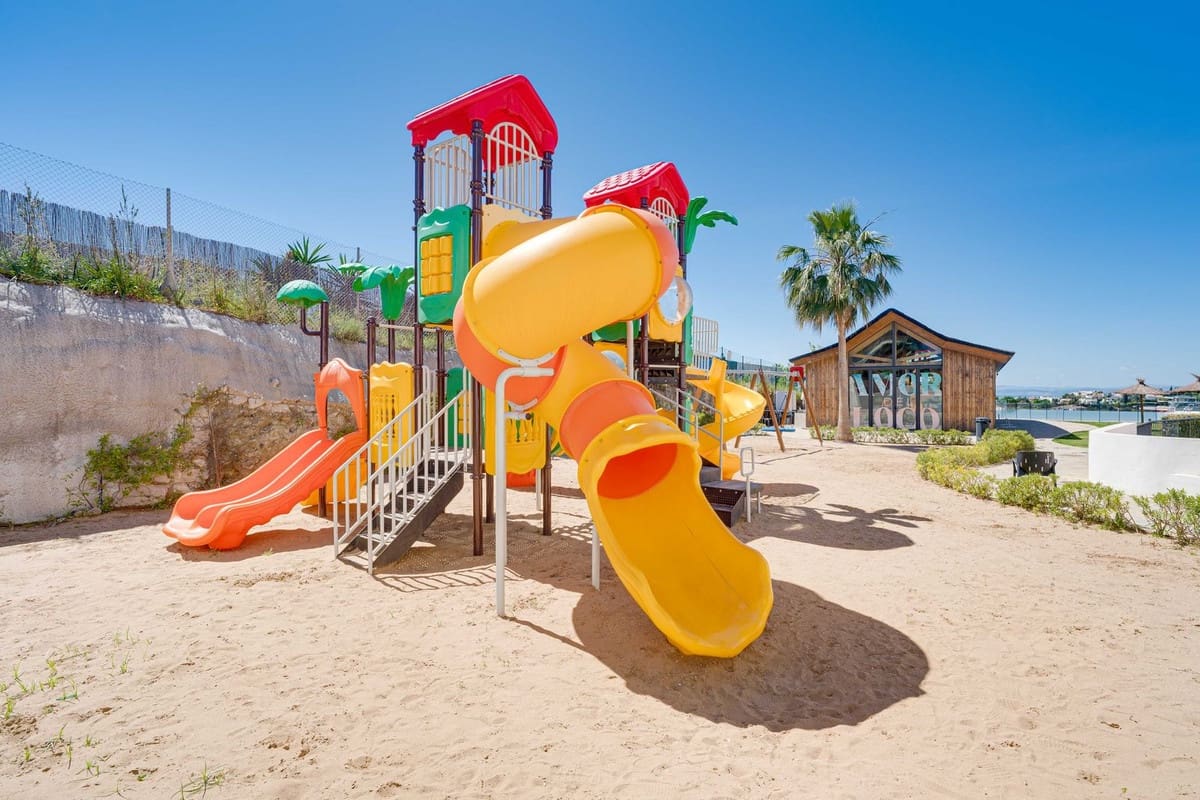 3 bedroom Apartment for sale in Benahavis with pool - € 665,000 (Ref: 9786774)