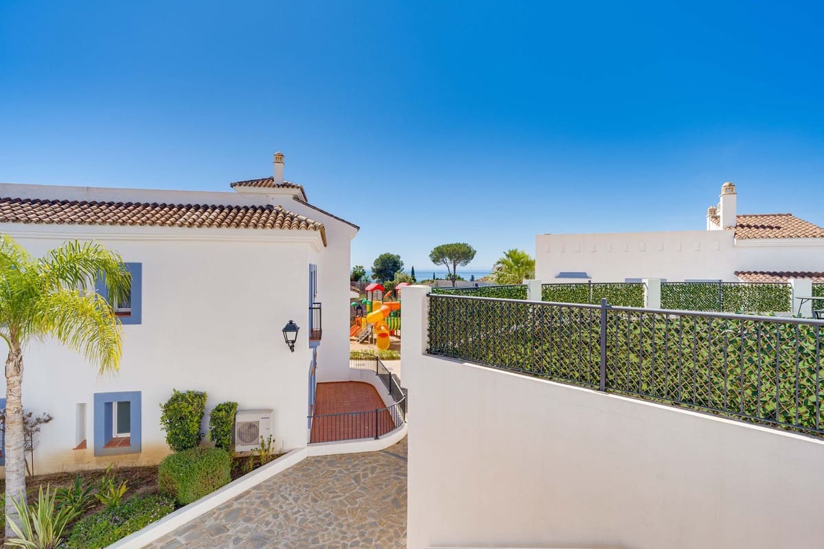 3 bedroom Apartment for sale in Benahavis with pool - € 665,000 (Ref: 9786774)