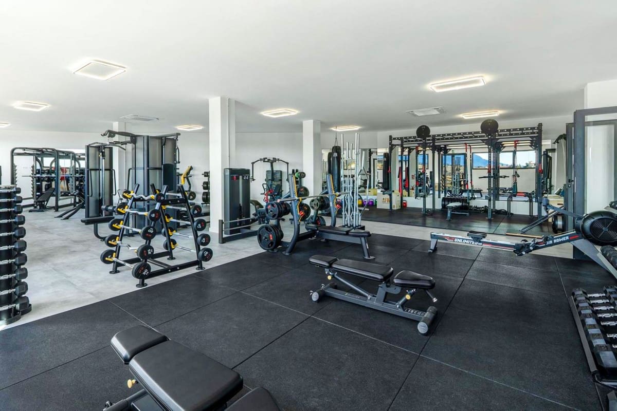 3 bedroom Apartment for sale in Benahavis with pool - € 665,000 (Ref: 9786774)