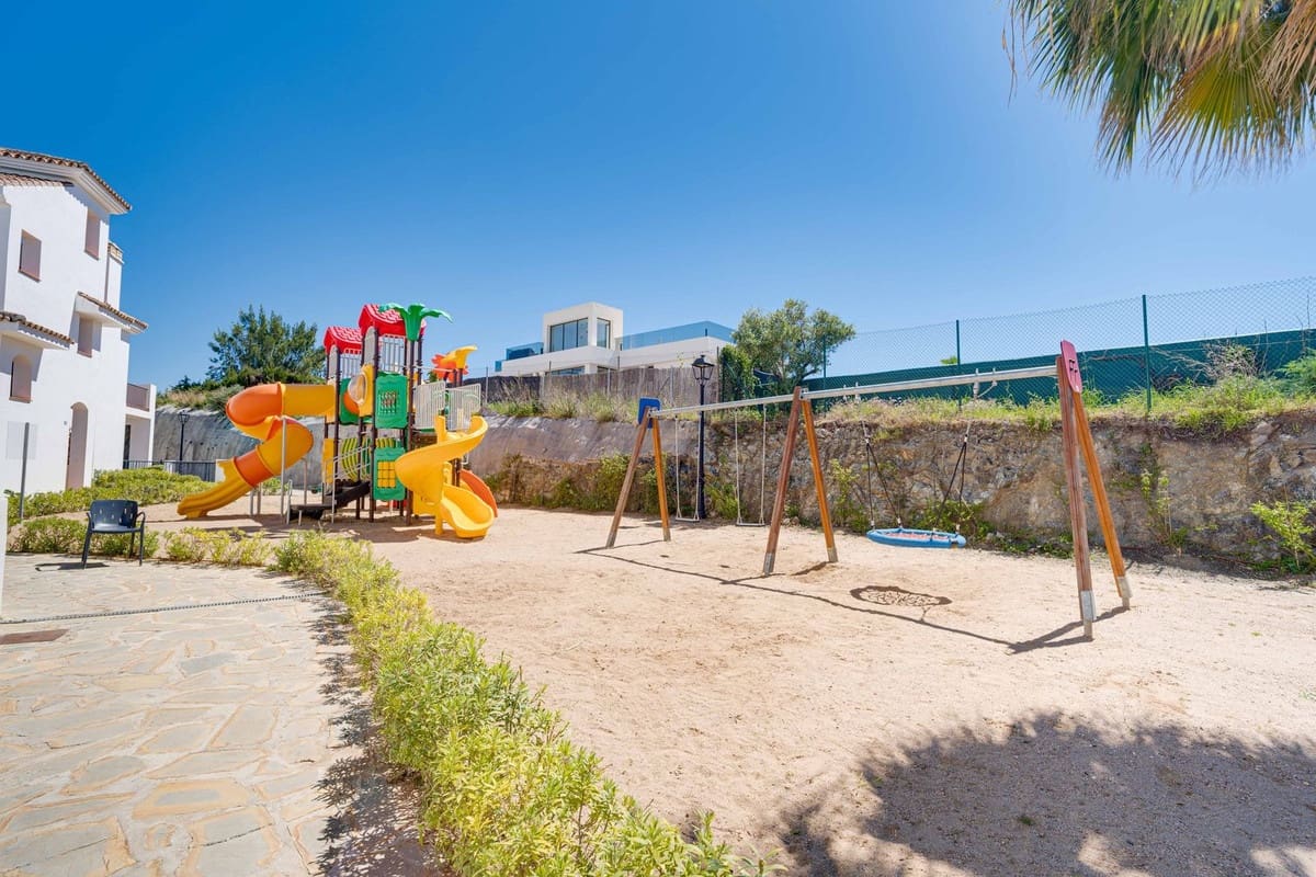 3 bedroom Apartment for sale in Benahavis with pool - € 665,000 (Ref: 9786774)