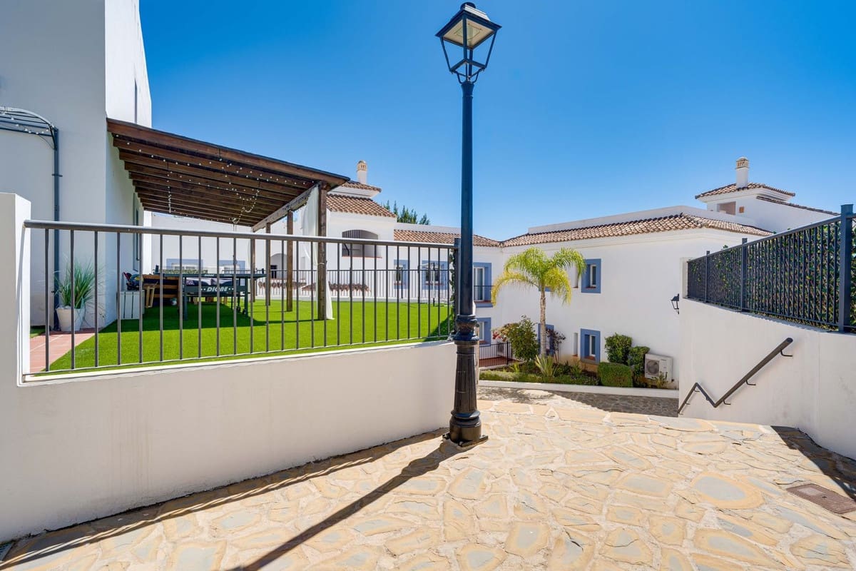 3 bedroom Apartment for sale in Benahavis with pool - € 665,000 (Ref: 9786774)