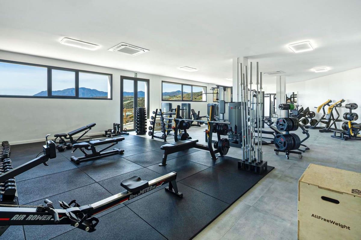 3 bedroom Apartment for sale in Benahavis with pool - € 665,000 (Ref: 9786774)