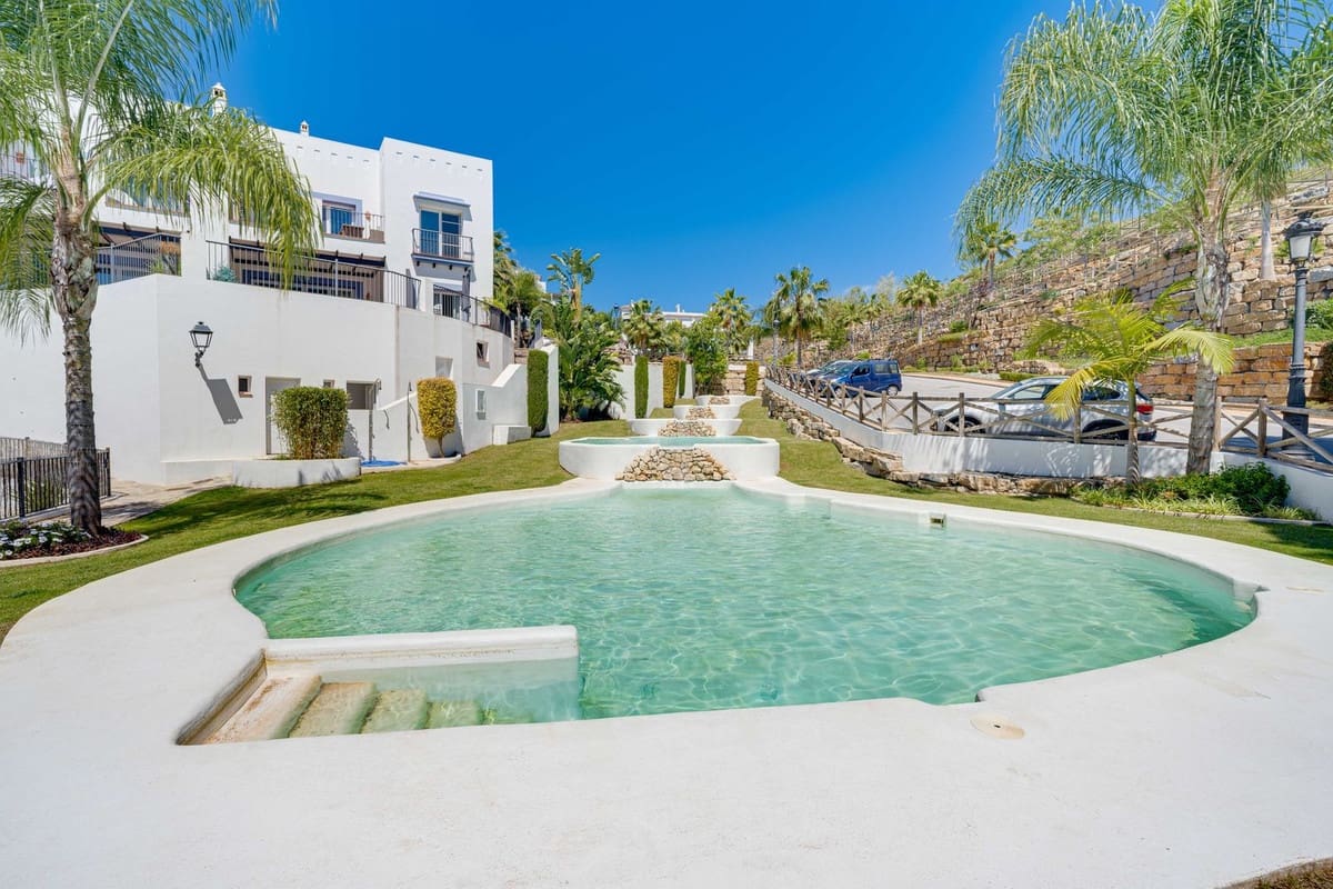 3 bedroom Apartment for sale in Benahavis with pool - € 665,000 (Ref: 9786774)