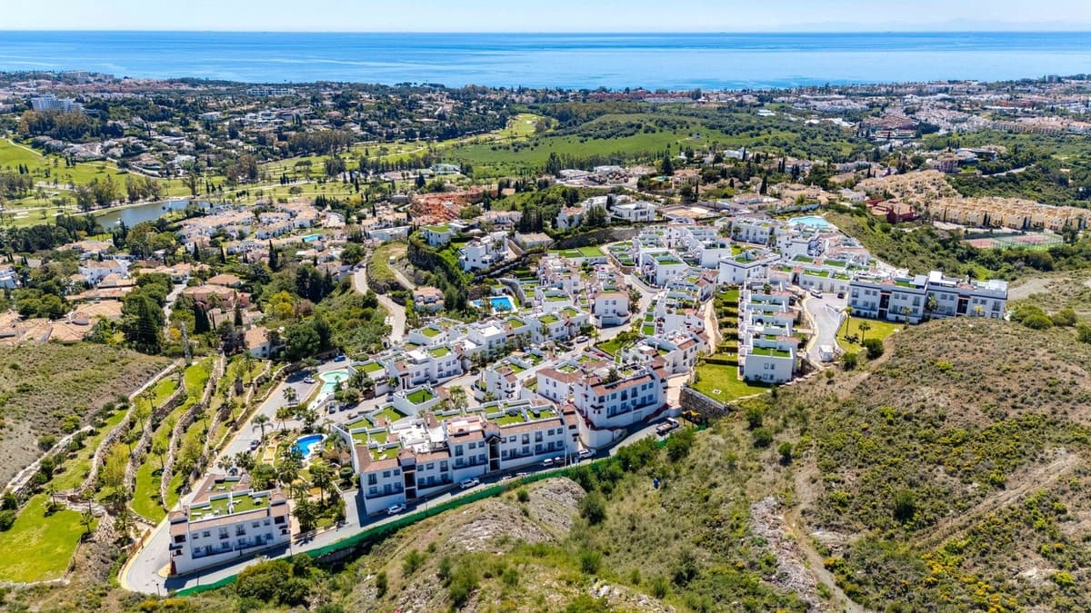 3 bedroom Apartment for sale in Benahavis with pool - € 665,000 (Ref: 9786774)