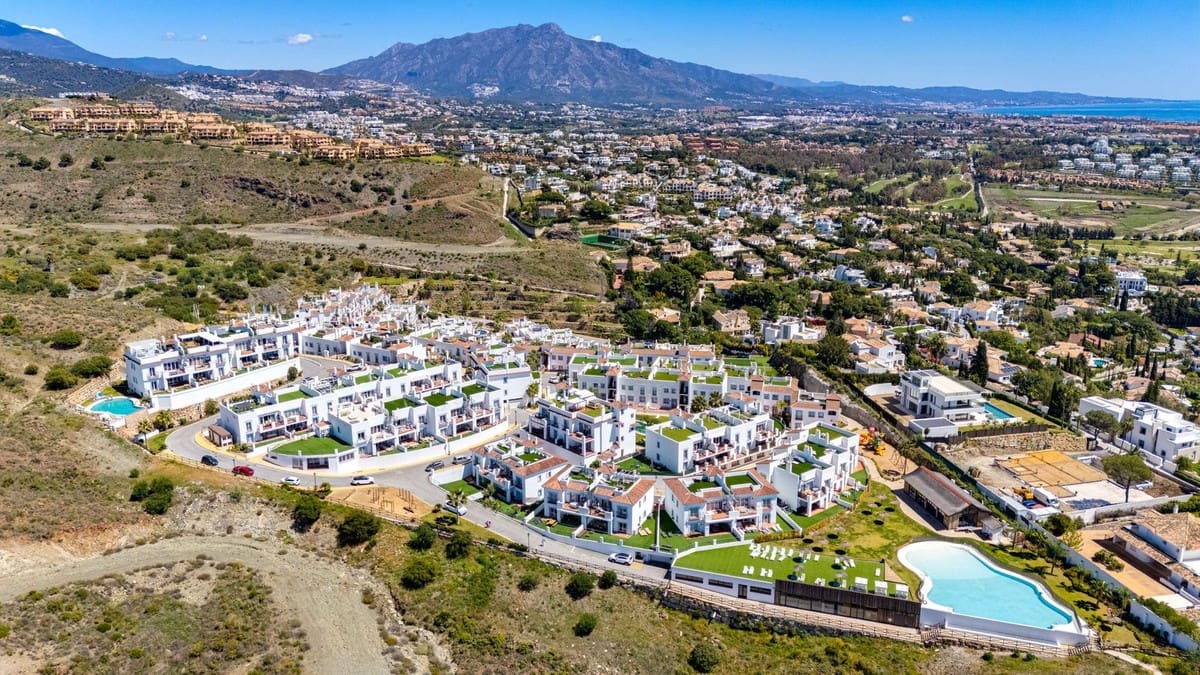 3 bedroom Apartment for sale in Benahavis with pool - € 665,000 (Ref: 9786774)