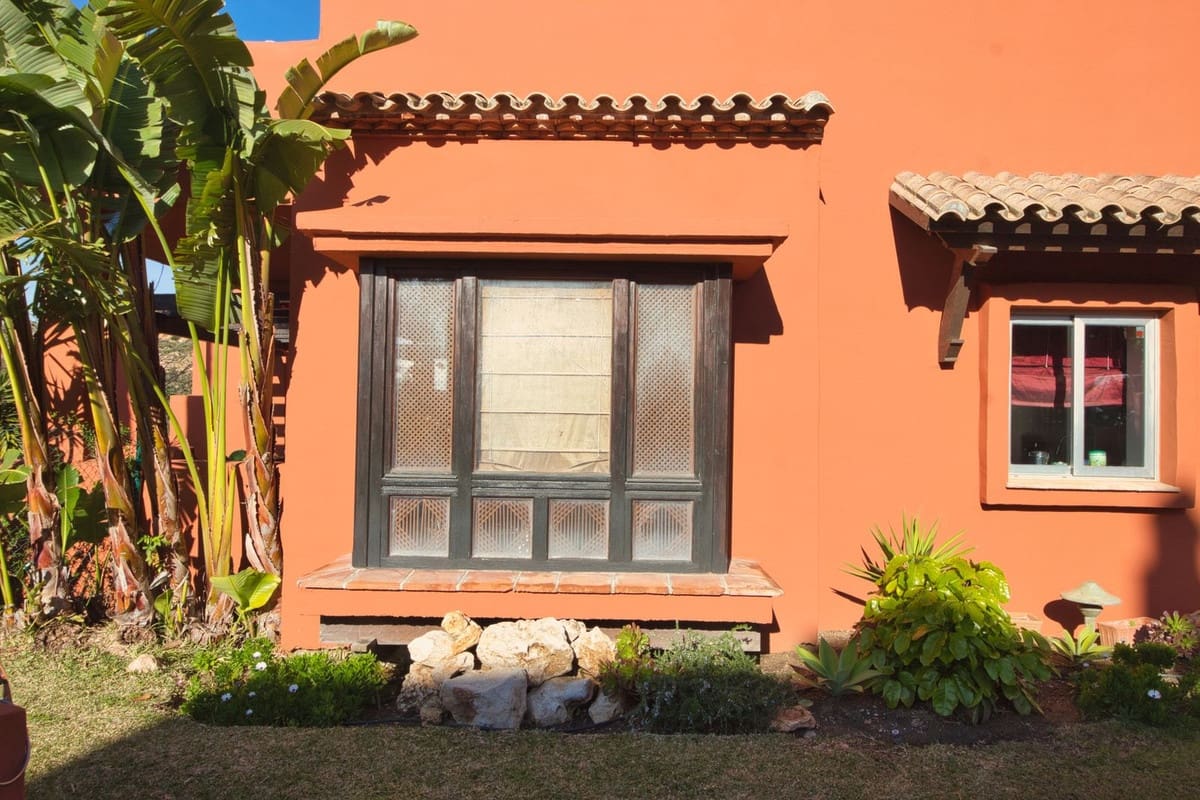 4 Zimmer Haus zu verkaufen in Manilva mit Pool - 539.000 € (Ref: 9803781)