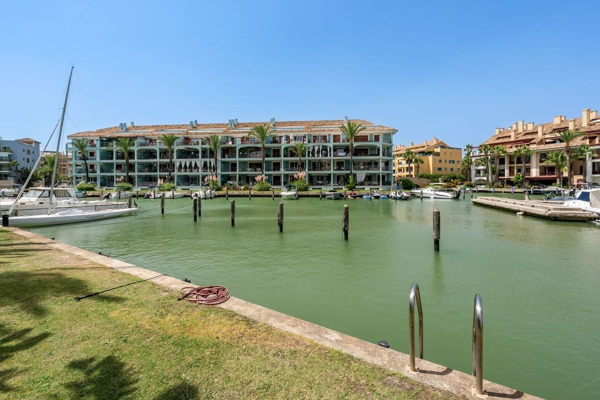 3 bedroom Townhouse for sale in Manilva with pool - € 465,000 (Ref: 9803782)