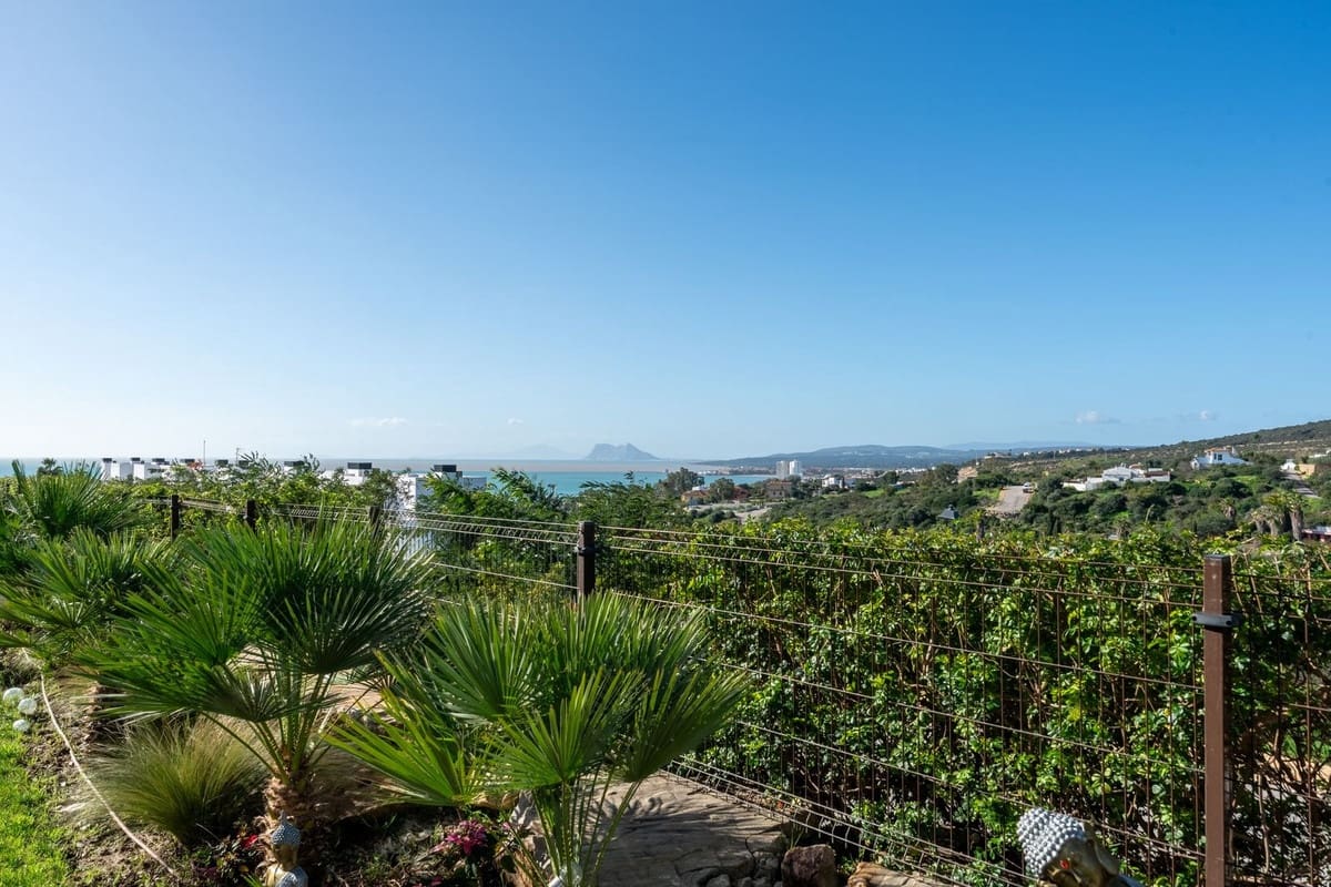 3 bedroom Townhouse for sale in Manilva with pool - € 465,000 (Ref: 9803782)