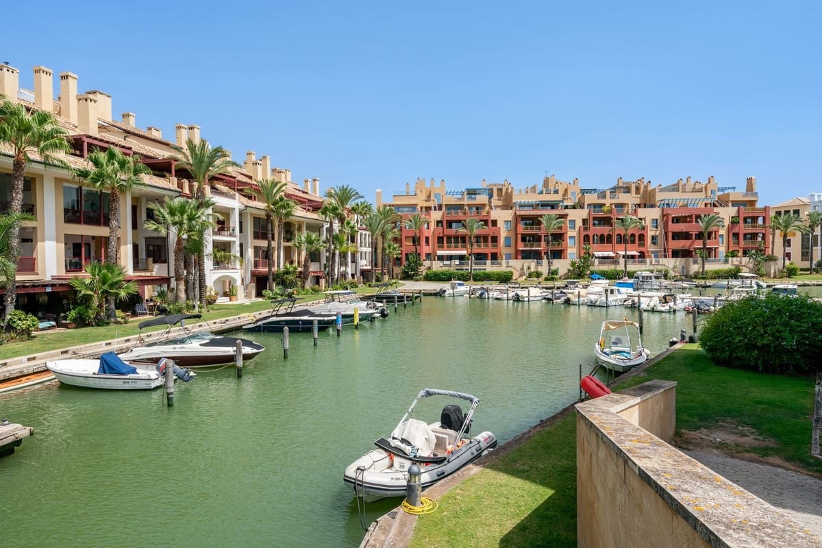 3 bedroom Townhouse for sale in Manilva with pool - € 465,000 (Ref: 9803782)