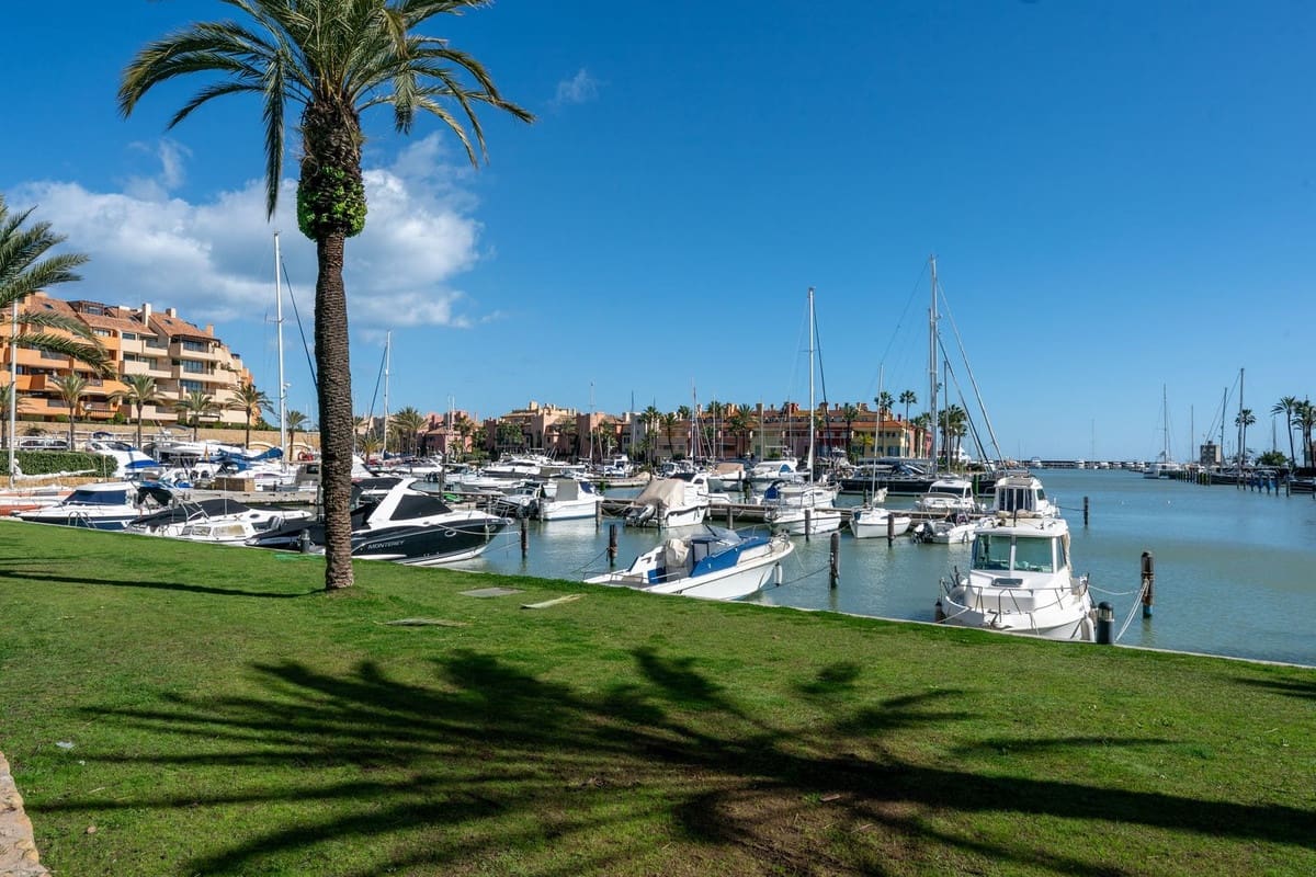 3 bedroom Townhouse for sale in Manilva with pool - € 465,000 (Ref: 9803782)