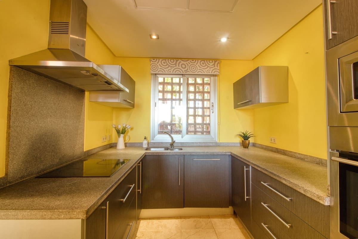 4 bedroom Townhouse for sale in Manilva with pool - € 450,000 (Ref: 9807314)