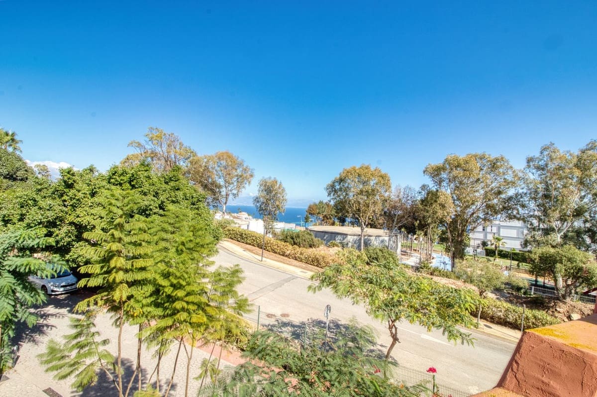 4 bedroom Townhouse for sale in Manilva with pool - € 450,000 (Ref: 9807314)