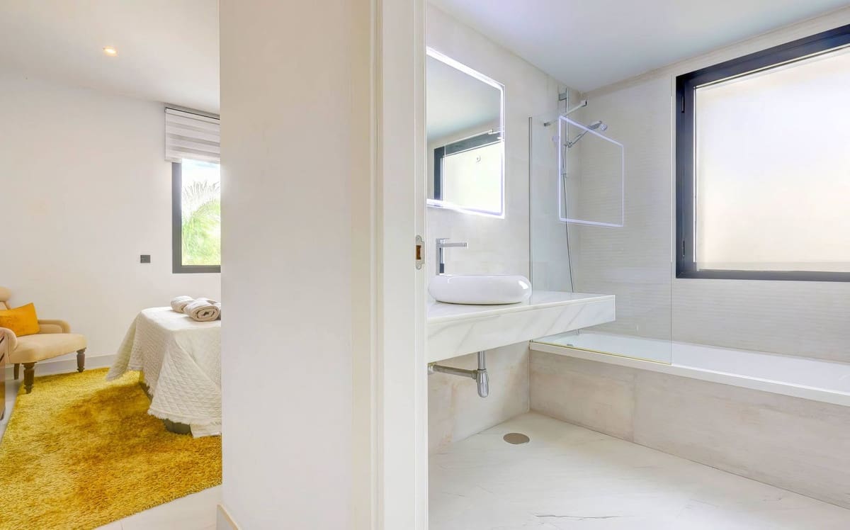 2 sypialnia Apartament na sprzedaż w Estepona z basenem - 565 000 € (Ref: 9863498)