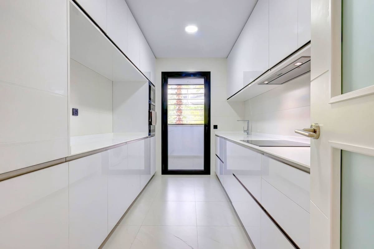 2 sypialnia Apartament na sprzedaż w Estepona z basenem - 565 000 € (Ref: 9863498)