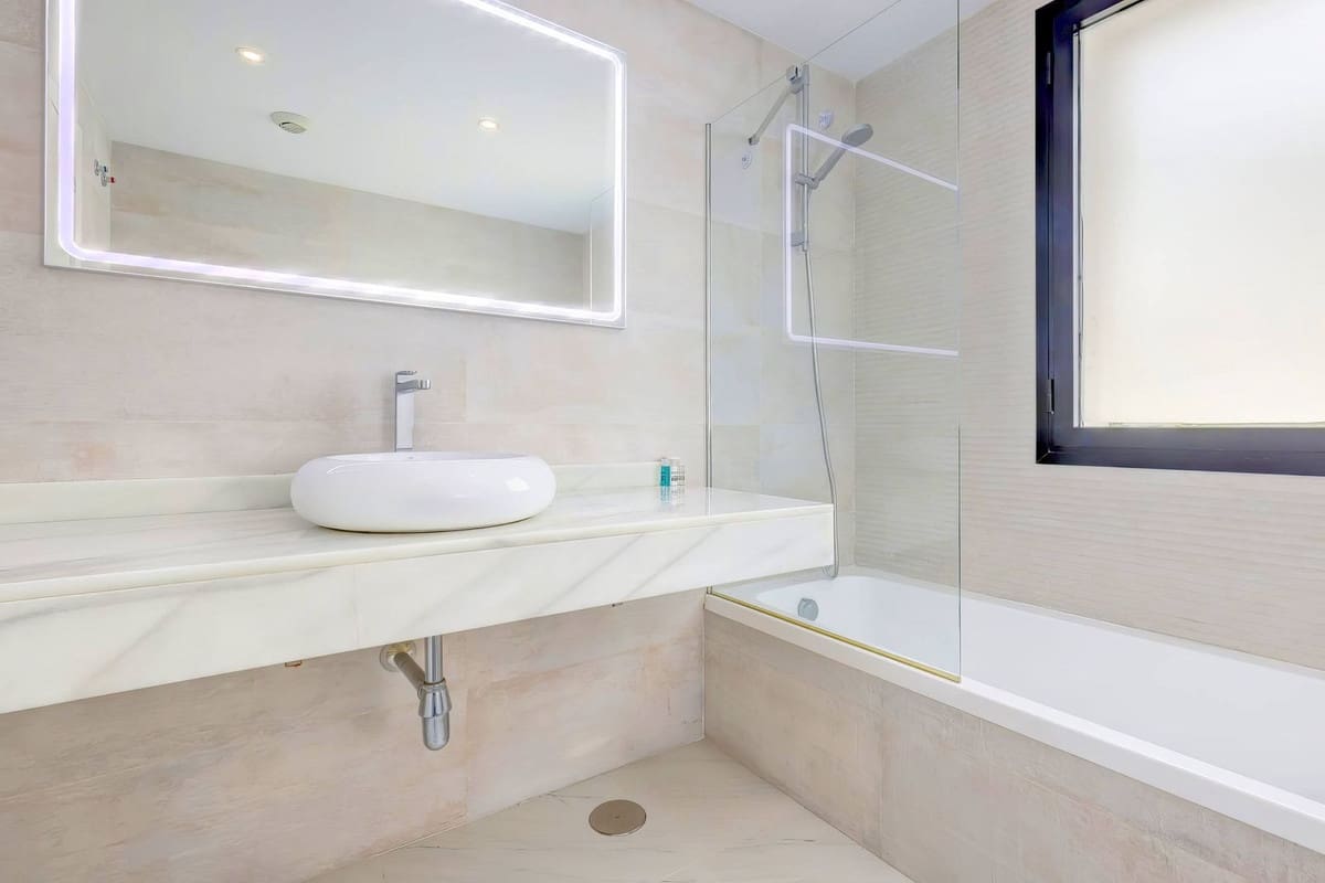 2 sypialnia Apartament na sprzedaż w Estepona z basenem - 565 000 € (Ref: 9863498)