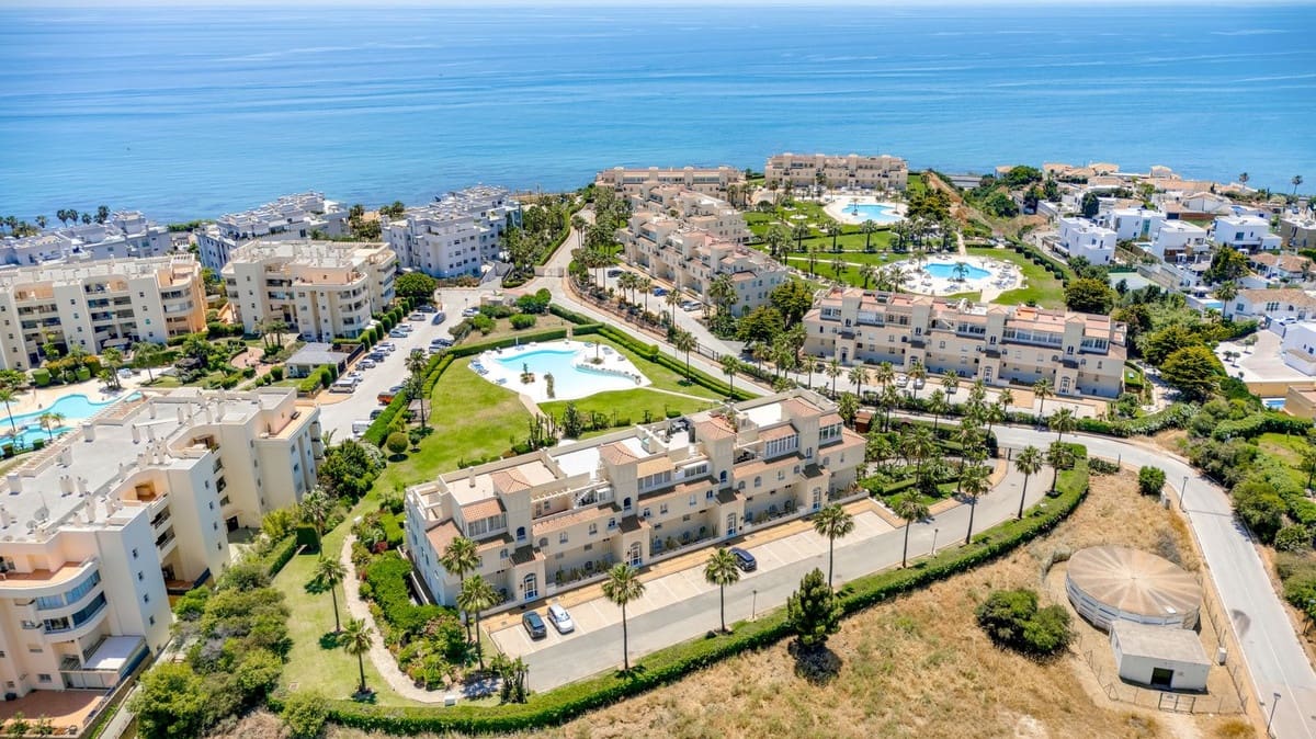 2 bedroom Apartment for sale in El Chaparral with pool - € 375,000 (Ref: 9869680)