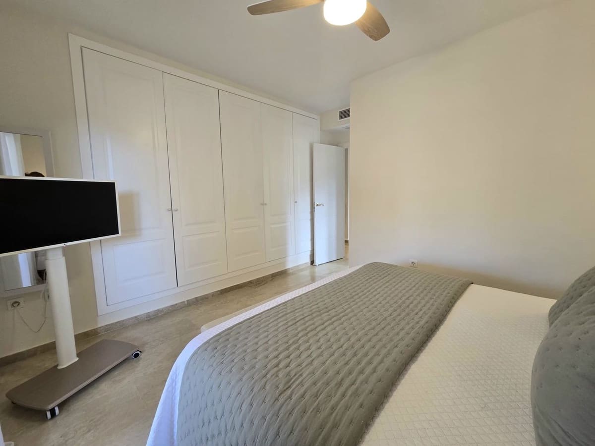 Apartamento de 3 habitaciones en Calahonda en venta con piscina - 429.000 € (Ref: 9932221)