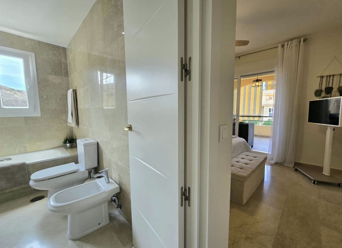 Apartamento de 3 habitaciones en Calahonda en venta con piscina - 429.000 € (Ref: 9932221)