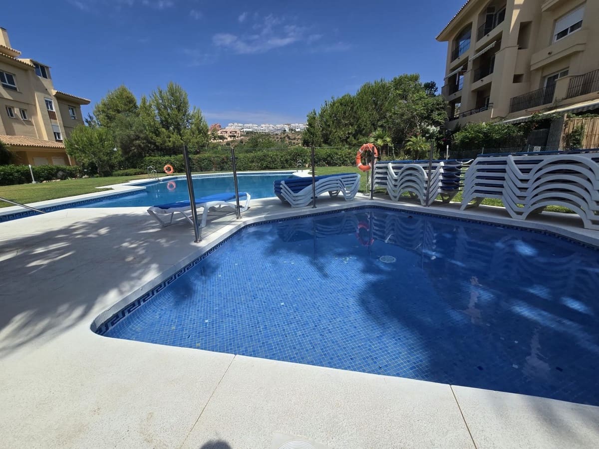 Apartamento de 3 habitaciones en Calahonda en venta con piscina - 429.000 € (Ref: 9932221)
